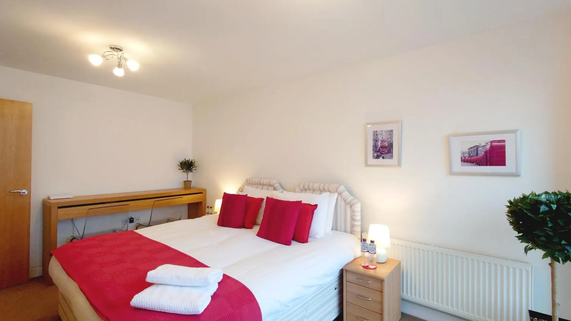 London Excel Stays - Three Bed Serviced Apartment