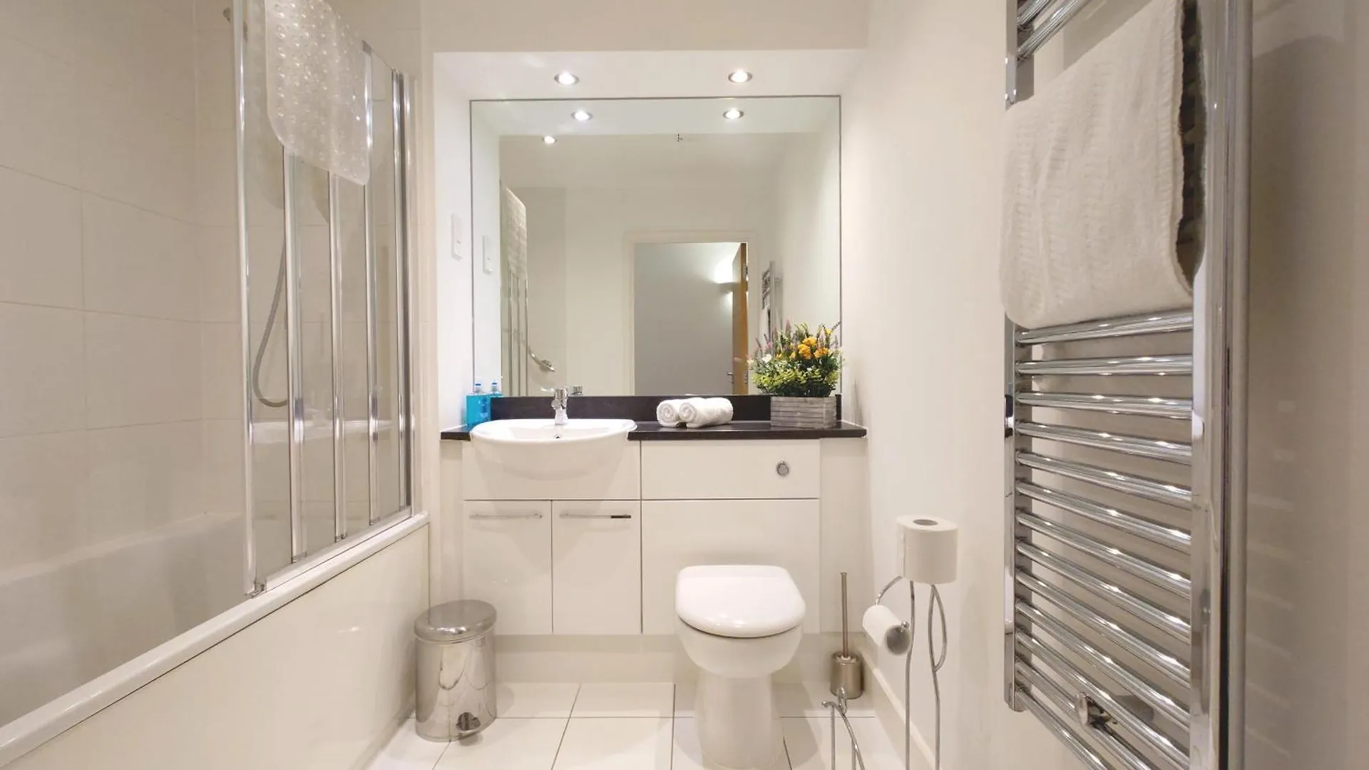 London Excel Stays - Three Bed Serviced Apartment 0*,