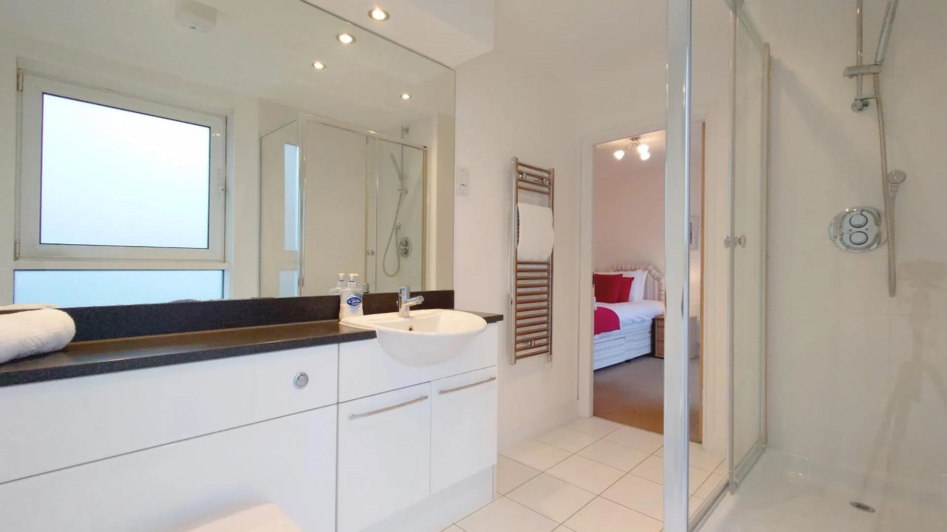 London Excel Stays - Three Bed Serviced Apartment