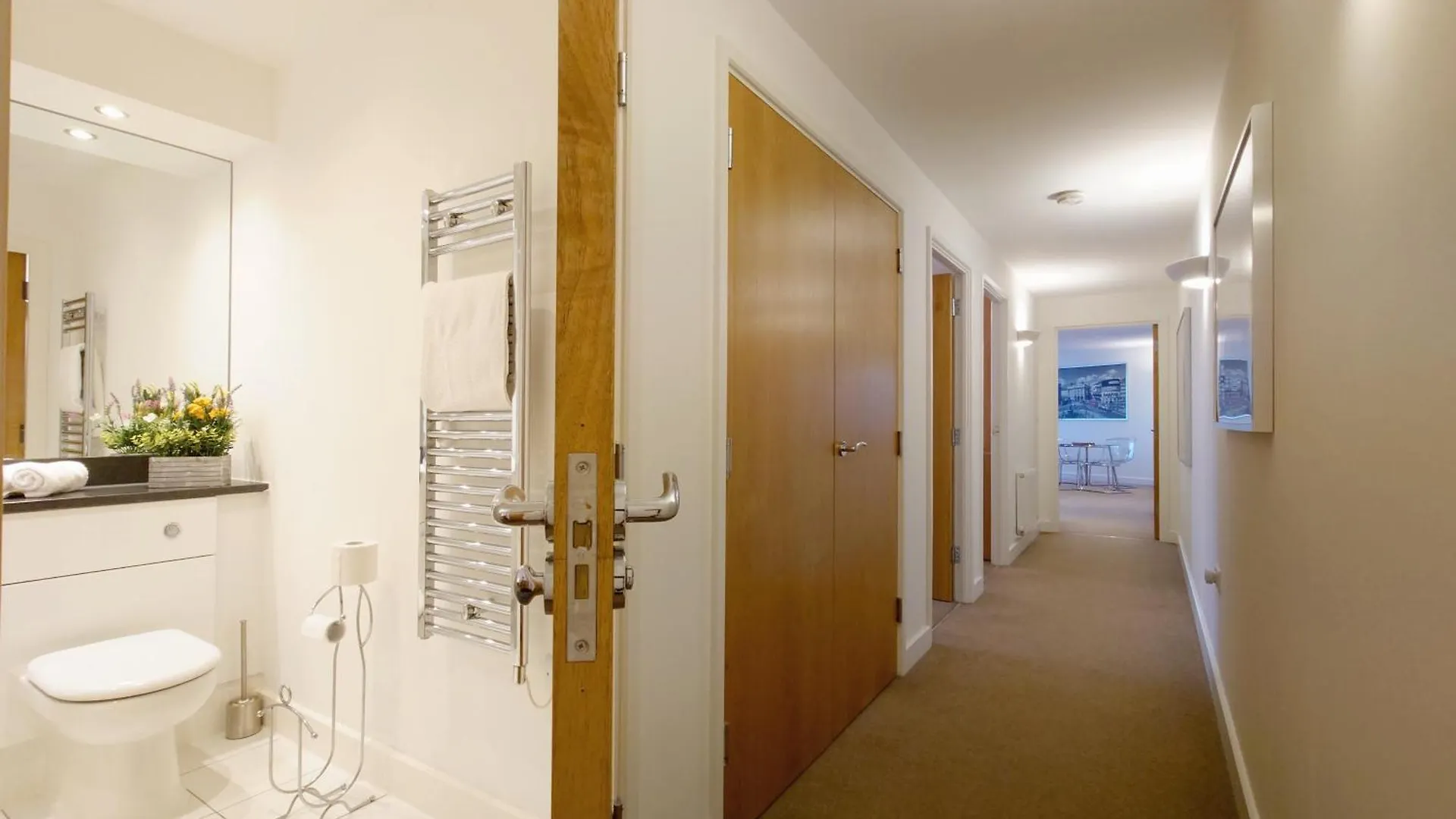London Excel Stays - Three Bed Serviced Apartment