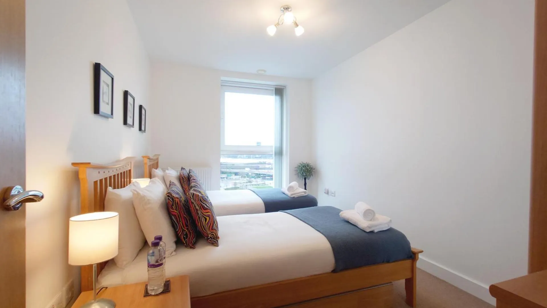 London Excel Stays - Three Bed Serviced Apartment