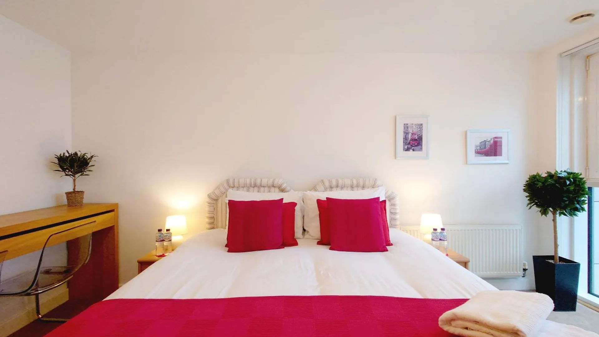 London Excel Stays - Three Bed Serviced Apartment United Kingdom