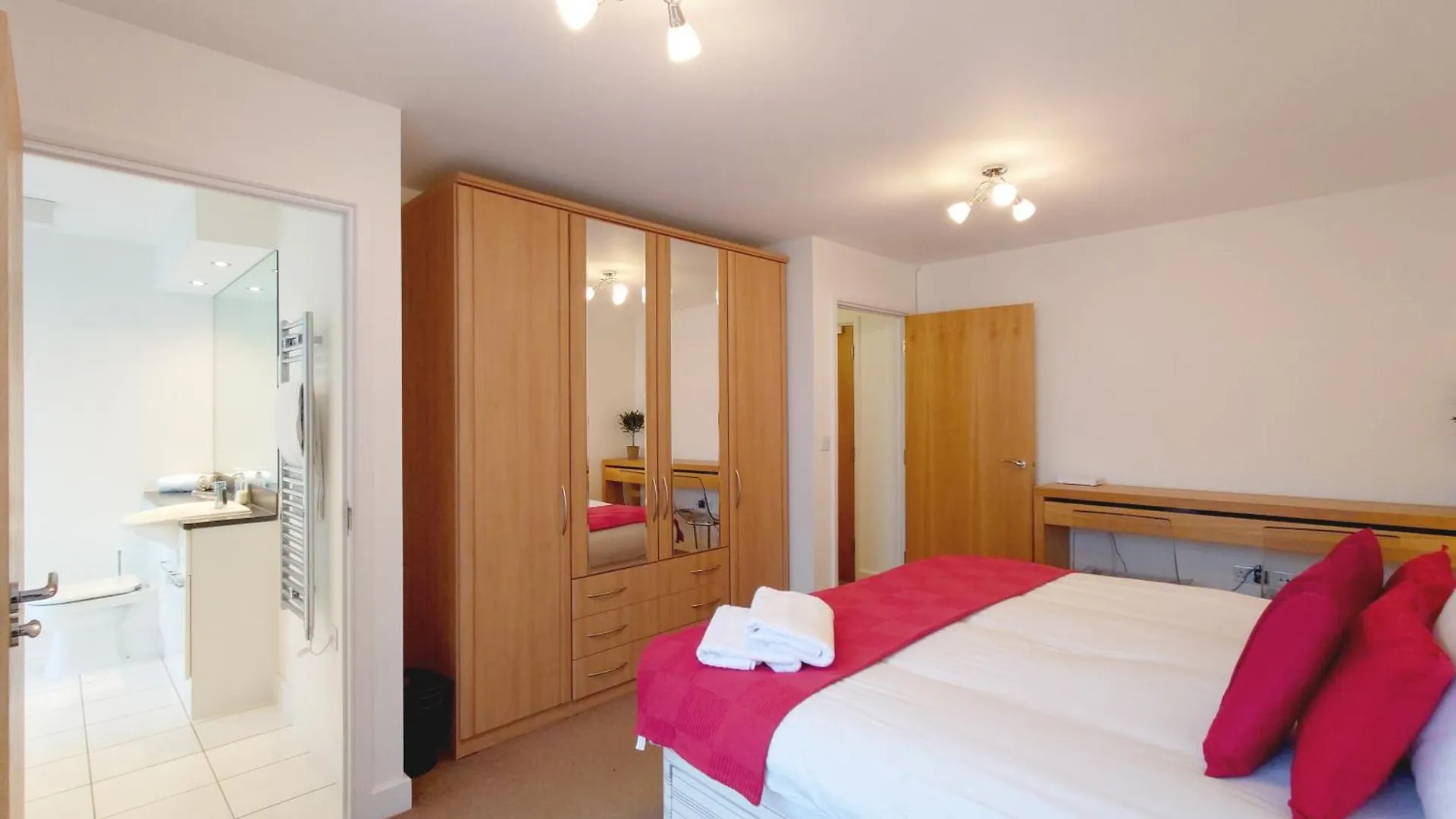 London Excel Stays - Three Bed Serviced Apartment United Kingdom