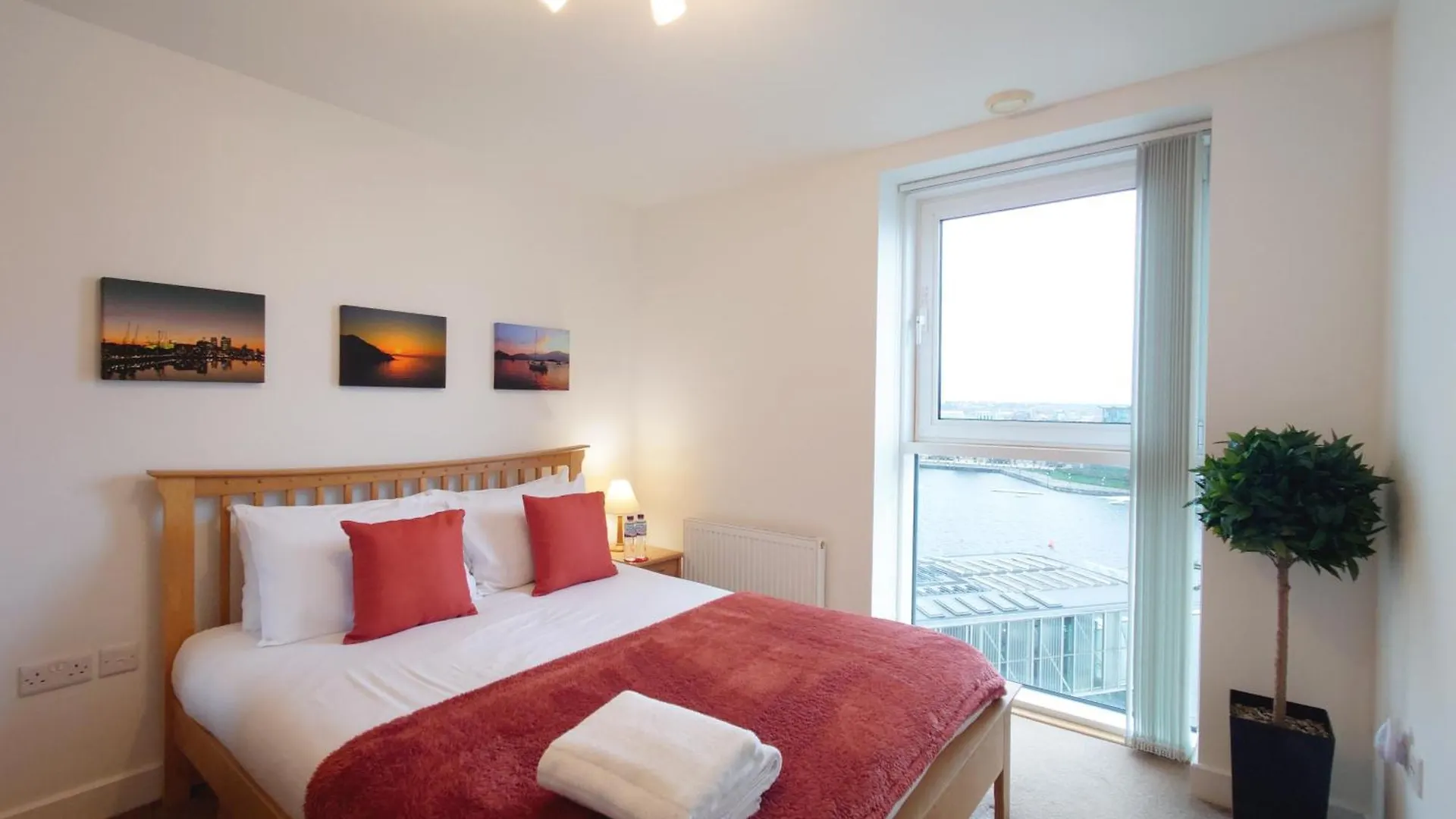 London Excel Stays - Three Bed Serviced Apartment 0*,