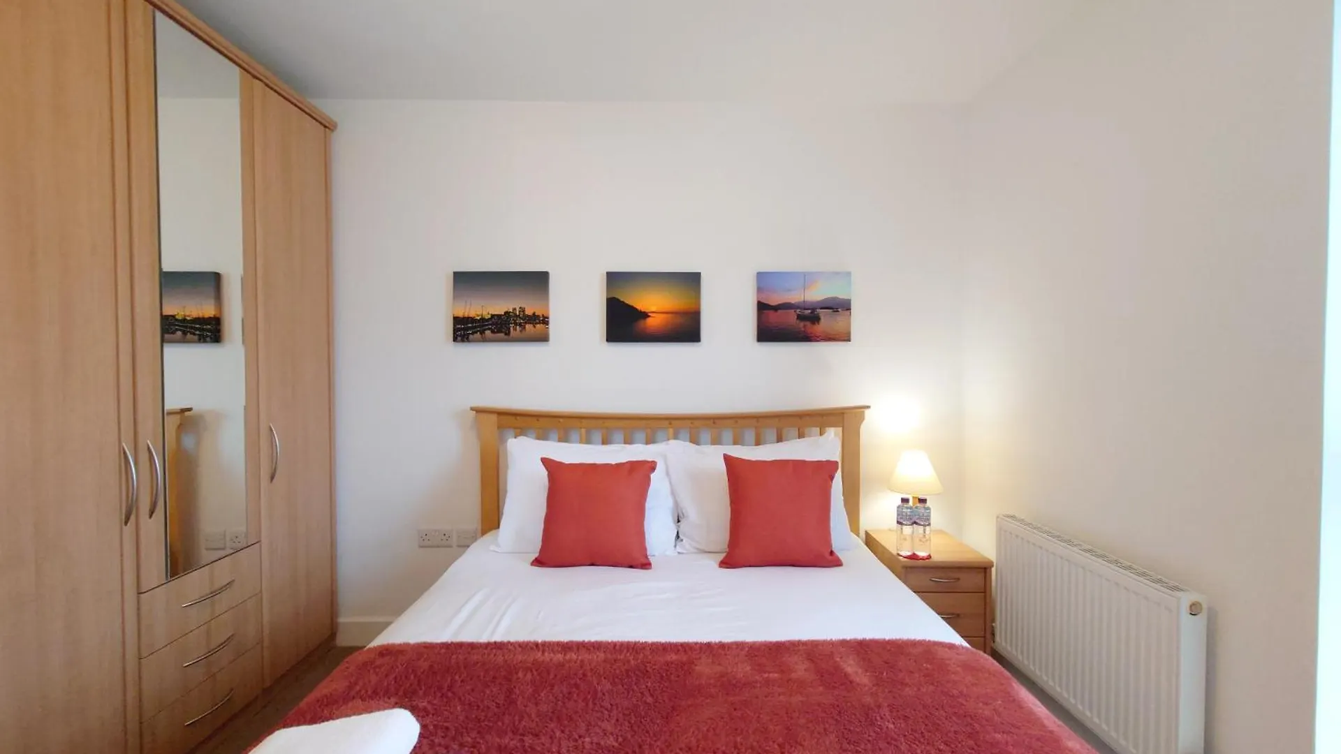 London Excel Stays - Three Bed Serviced Apartment