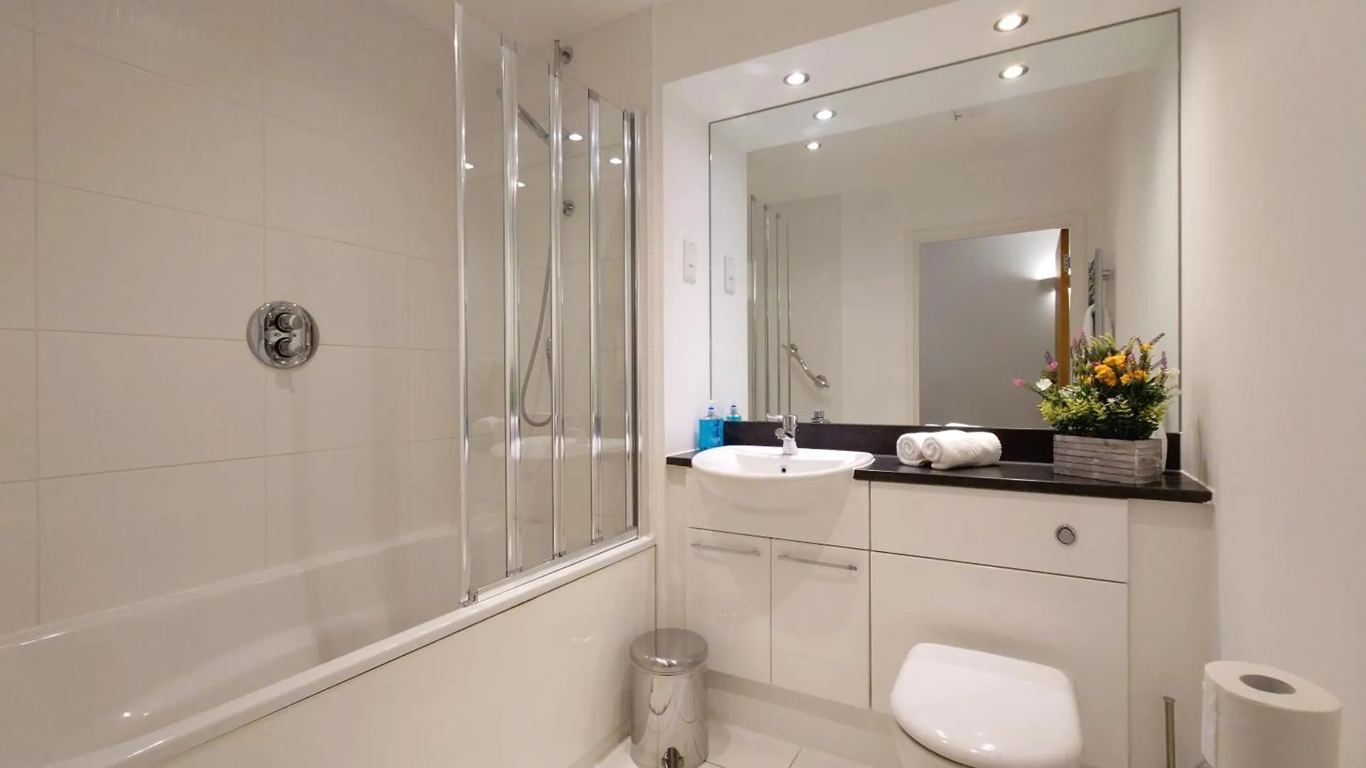 London Excel Stays - Three Bed Serviced Apartment